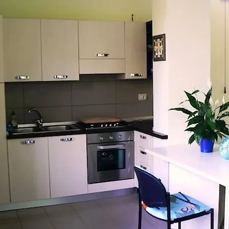 Welcoming In With Included Parking Apartment *